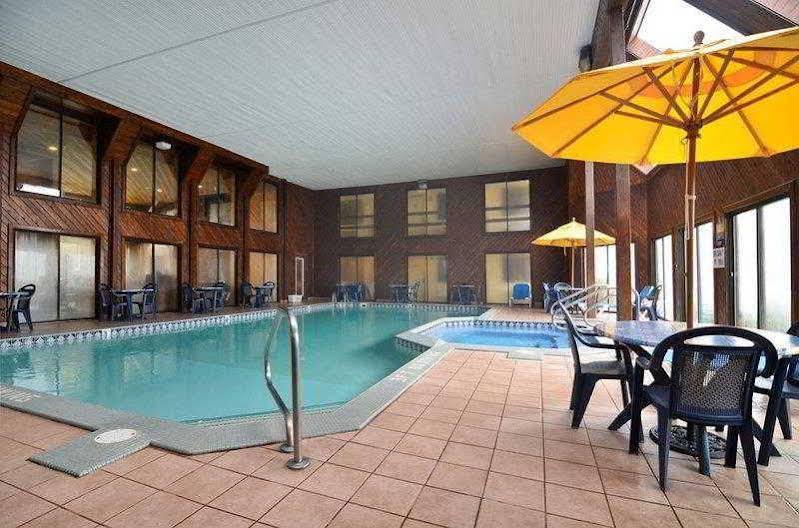 Best Western Plus Dockside Waterfront Inn Mackinaw Stadt Exterior foto