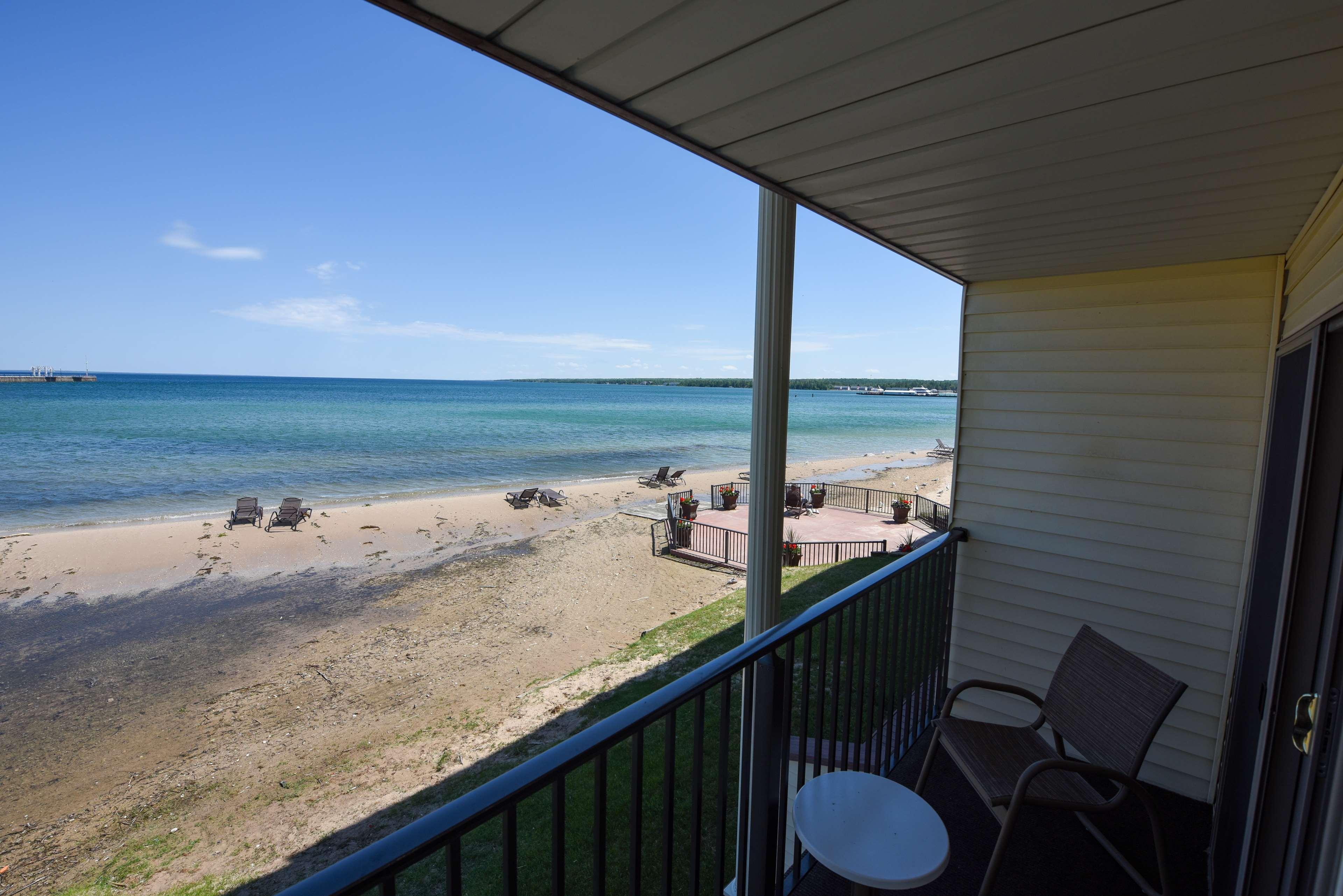 Best Western Plus Dockside Waterfront Inn Mackinaw Stadt Exterior foto