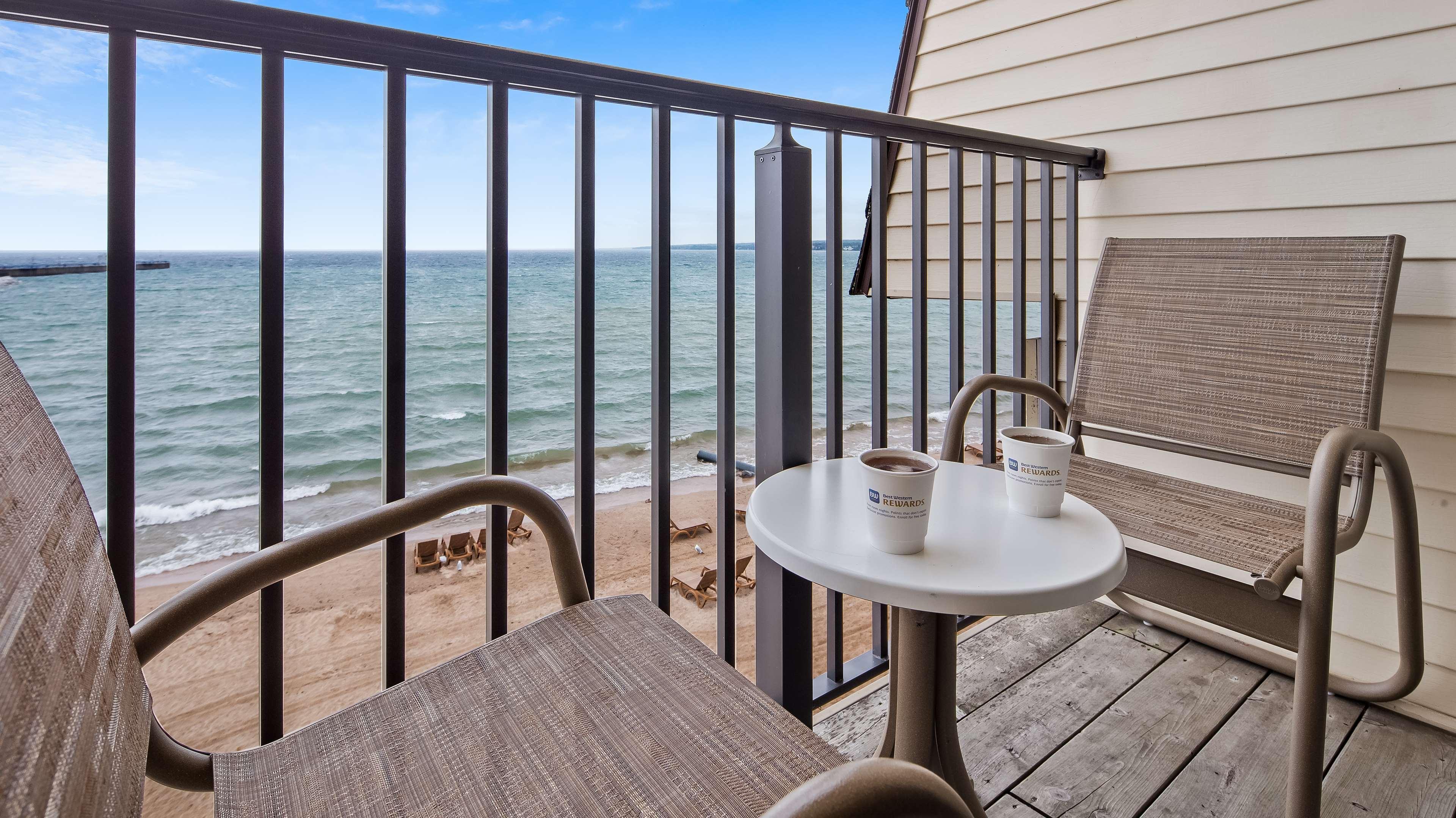 Best Western Plus Dockside Waterfront Inn Mackinaw Stadt Exterior foto