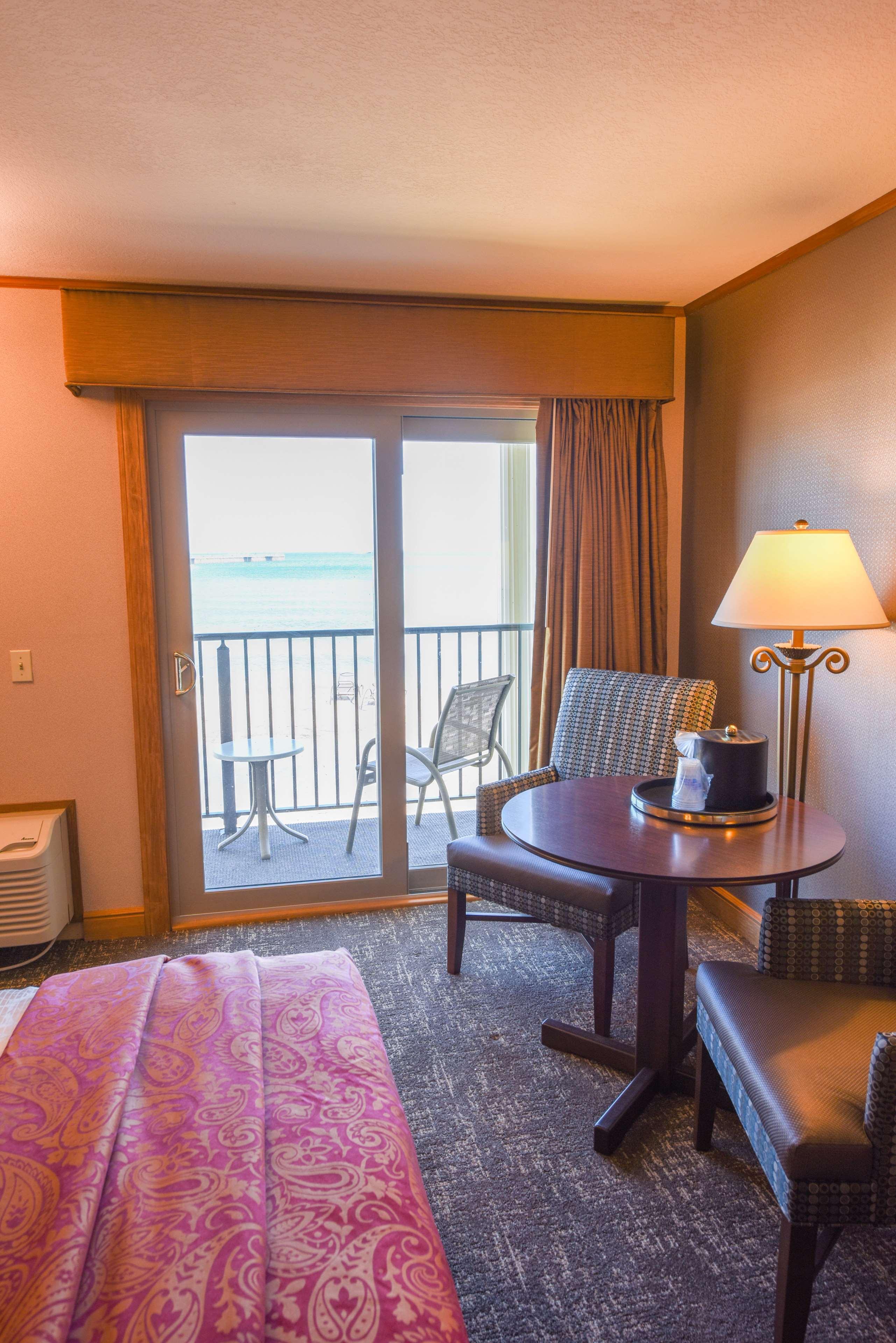 Best Western Plus Dockside Waterfront Inn Mackinaw Stadt Exterior foto