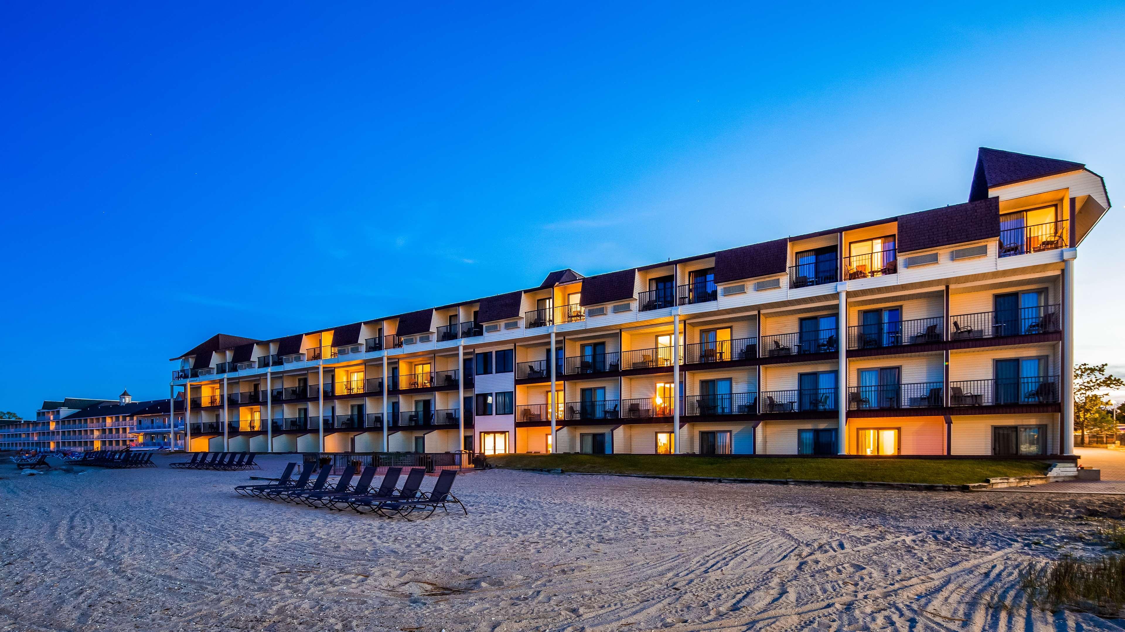 Best Western Plus Dockside Waterfront Inn Mackinaw Stadt Exterior foto