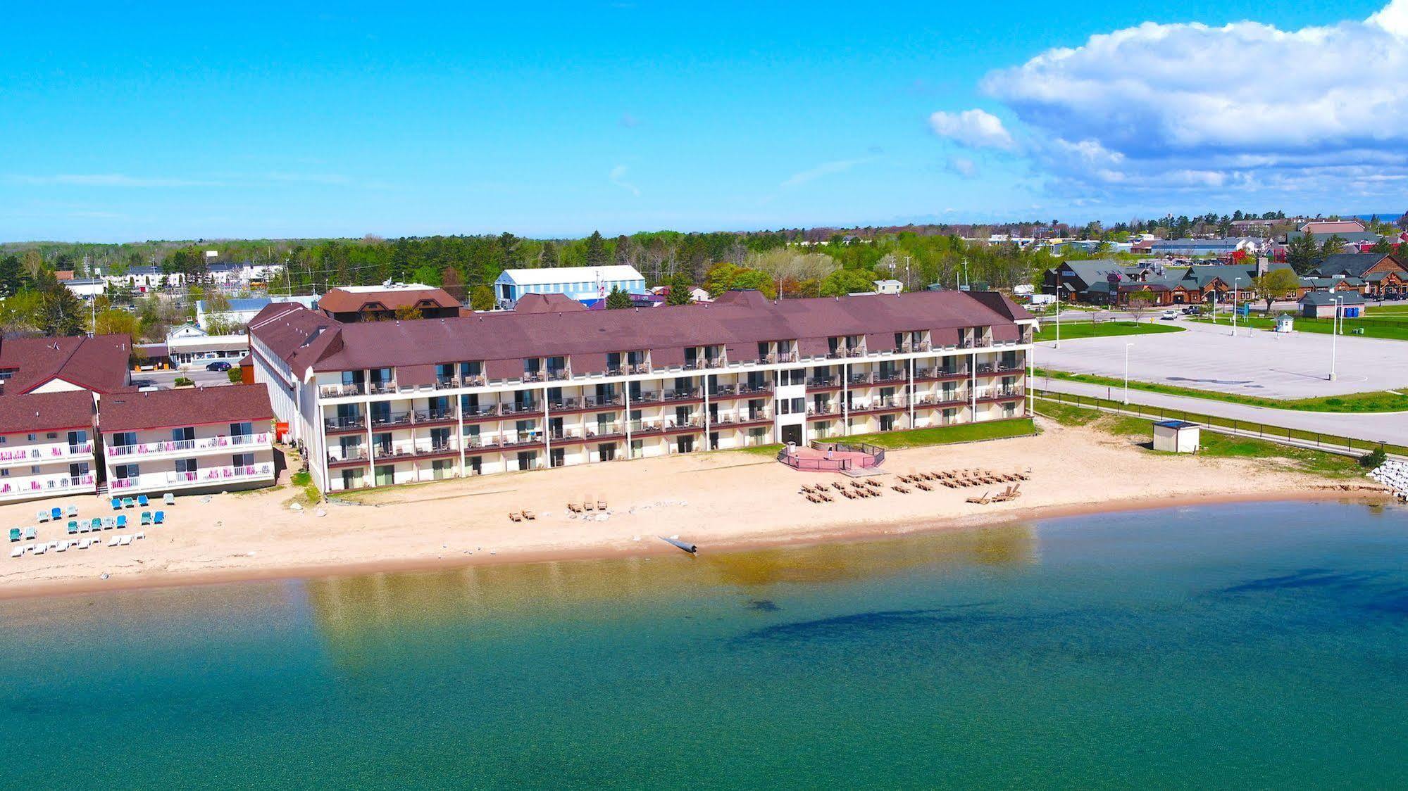 Best Western Plus Dockside Waterfront Inn Mackinaw Stadt Exterior foto