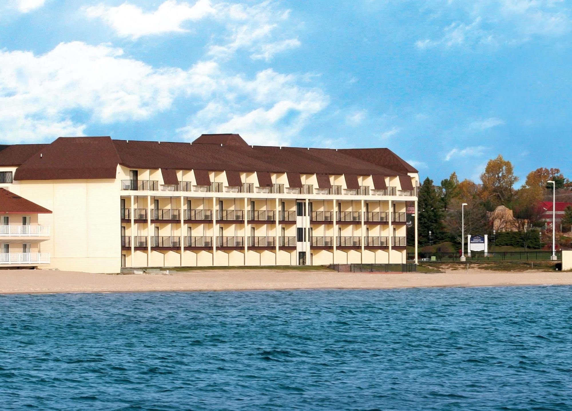 Best Western Plus Dockside Waterfront Inn Mackinaw Stadt Exterior foto