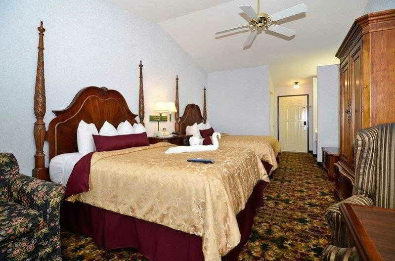 Best Western Plus Dockside Waterfront Inn Mackinaw Stadt Exterior foto